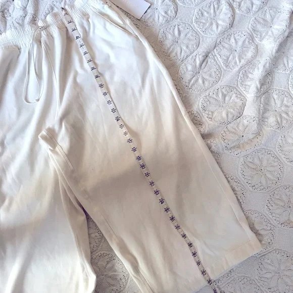 NWT Athleta wide leg sweatpants cropped white cream XL triumph hybrid capris - Picture 14 of 16